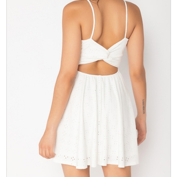 Eclipse, small, backless white dress - Picture 5 of 5